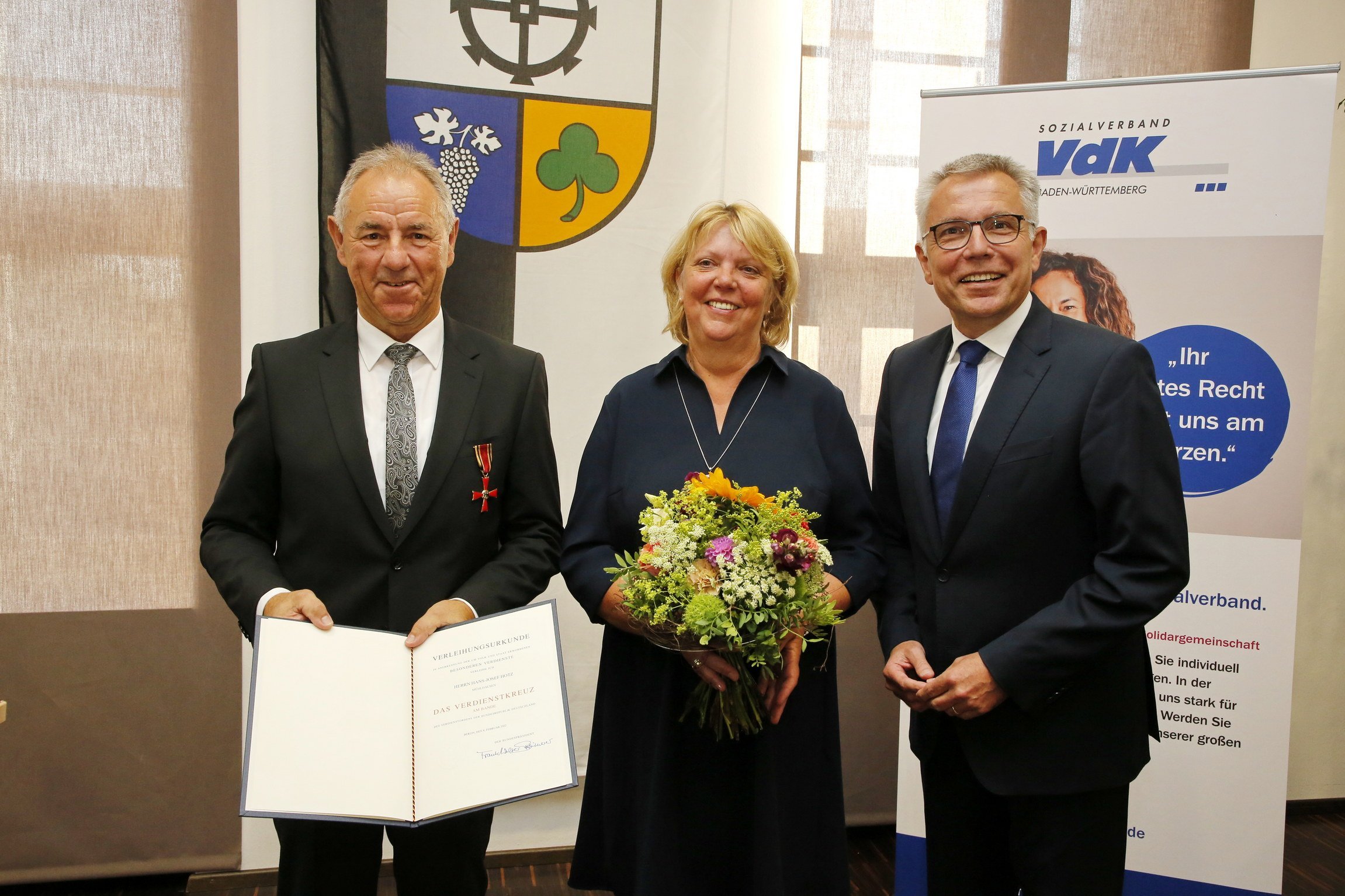Bundesverdienstkreuz Hotz Ehefrau Claudia und Landrat Stefan Dallinger
