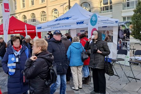 Infostand des VdK auf dem Marktplatz in Karlsruhe