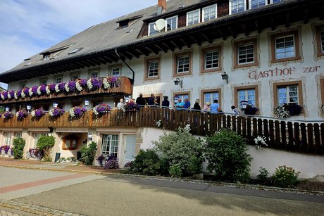 Das pr&auml;chtige Gasthaus Traube im traditionellen Schwarzwald Stiel.
