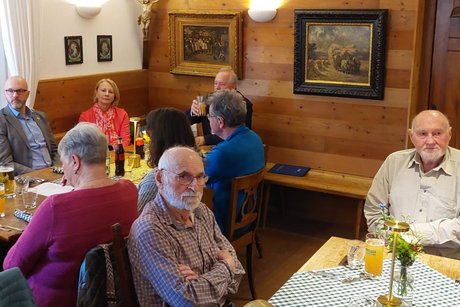 Besucher der Mitgliederversammlung Auf dem Bild sind einige Besucher der Mitgliederversammlung zu sehen