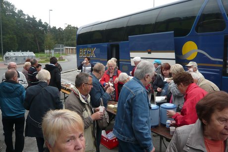 Kaffee und Kuchen und Br&ouml;tchen mit Pf&auml;lzer Wurst