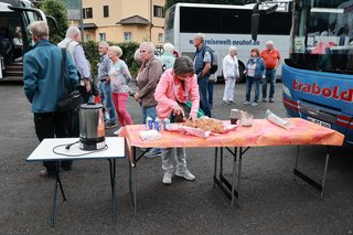 Stärkung mit Zopf und Kaffee