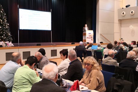 Winter-/Adventsfeier 2025 - Gru&szlig;worte der Stadt Mosbach von B&uuml;rgermeister Patrick Rickenbrot