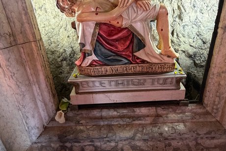 Madonna della Corona mit Jesus auf ihren Knien