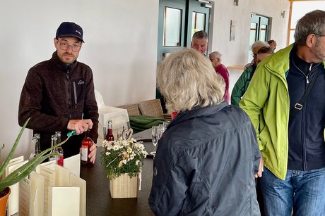 Ein Gläschen Himbeer Secco um die Wartezeit zu verkürzen