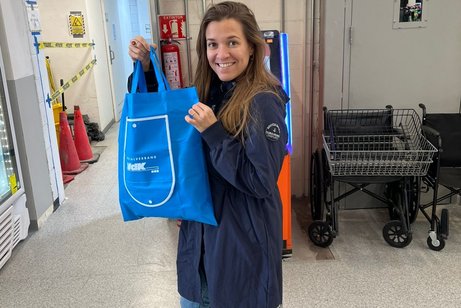 Carolina Martin Hernandez mit der VdK-Tasche in Puebla/Mexico.