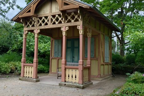 Eins von 15 Gartenlauben