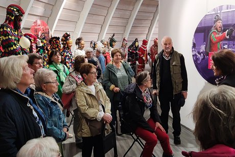 VdK'ler beim Besuch des Narrenschopfes Bad Dürrheim