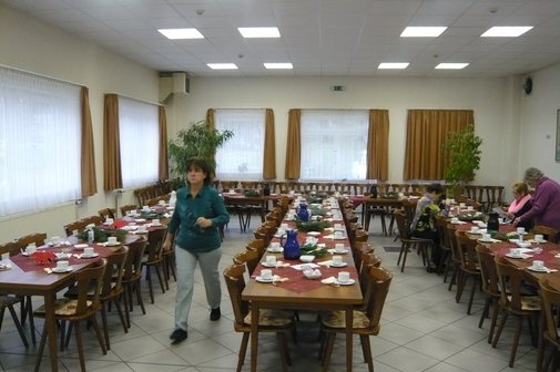 Vorbereitung zur Adventsfeier mit Jubilar-Feier Vorbereitung zur Adventsfeier mit Jubilar-Feier