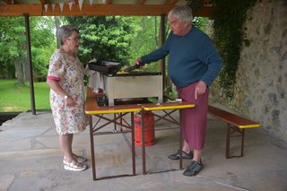 beim Grillen auf der Ruine Hornstein