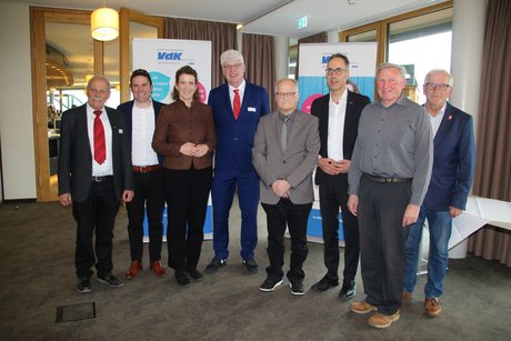 v. l. n. r: Artur Maier, stellv. Vorsitzender; Holger Mayer, BM Hilzingen; Dr. Lina Seitzl, MdB; Gerhard Winter, Vorsitzender; Manfred Flegler, Ehrenvorsitzender; Frank Harsch, BM Engen; Eugen K&uuml;chler, stellv. BM M&uuml;hlhausen-Ehingen; Adelbert Zeller, stellv. BM Tengen