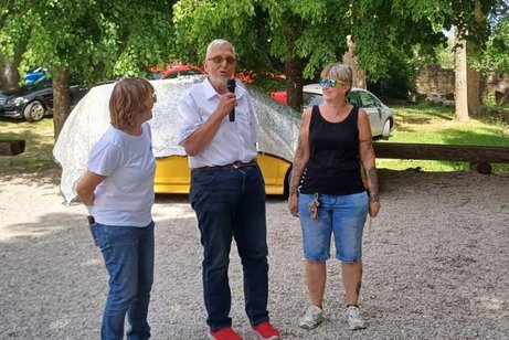 Begr&uuml;&szlig;ung durch Rudy Schall-Osper eingerahmt von Christa & Bine