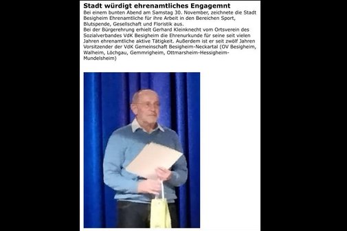 Im oberen Teil die Meldung der Urkundenverleihung. Darunter ein Bild des Vorsitzenden bei der Ehrung.