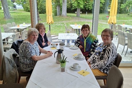 VdK'ler beim Kaffee im Hotel St. Elisabeth, Kloster Hegne