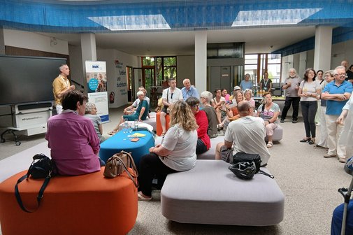 Eröffnung Lotsen Beratungsstelle Besucher der Eröffnungsveranstaltung