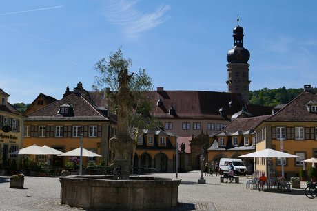 Im Rahmen eines kurzen Gangs durch die Altstadt haben wir uns auch den schönen Marktplatz angesehen
