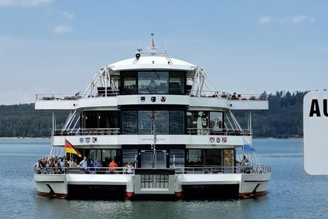 Schifffahrt &uuml;ber den See