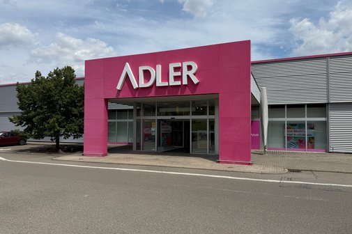 Eingang der Adler Filiale