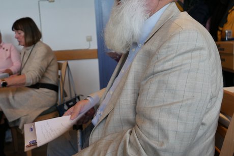 H. Heil bei seinem Vortrag über den früheren Brauch bei den VdK Weihnachtsfeiern Das Bild zeigt H. Heil bei seinem Vortrag über den früheren Brauch bei den VdK Weihnachtsfeiern