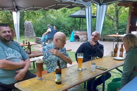 Gem&uuml;tliches Beisammensitzen beim Gumbe-Fest