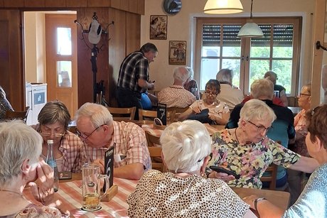 Mitglieder im Gasthaus Adler Eglingen-Hohenstein