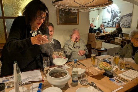 Essen wird gesch&ouml;pft