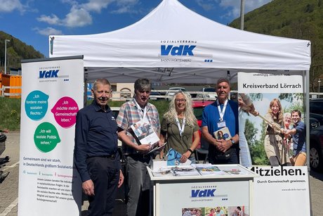 Informationsstand vor dem Schmidsmarkt in Todtnau