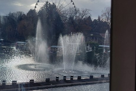 Riesenrad schwarz-weiß