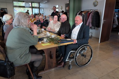 Uschi Schiefelbein, Vorstandsmitglied Brigitte Schikfelder, Ehrenmitglied Maximilian Brendle und Bezirksvorsitzender und stellv. Ortsvorsitzender Joachim Steck (v.l.n.r.)