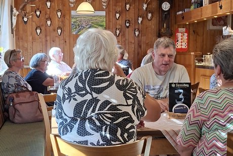 Mitglieder im Restaurant Adler