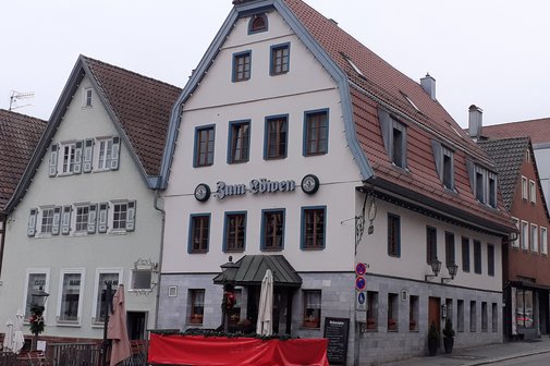 auf dem Bild sieht man das Gasthaus von außen