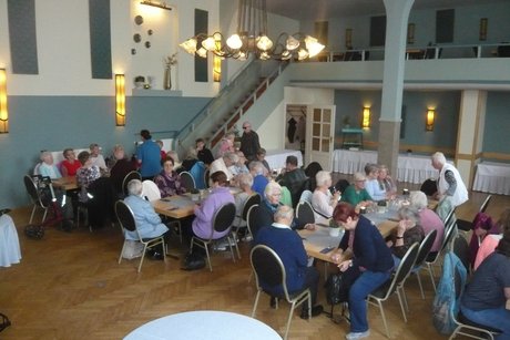 Alle vereint zum Mittagessen