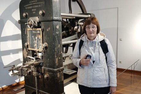 Regina bei der "Münzprägung"