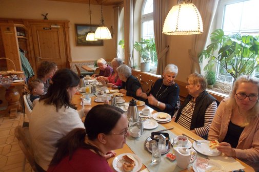 Frauen-Frühstück Frauen-Frühstück