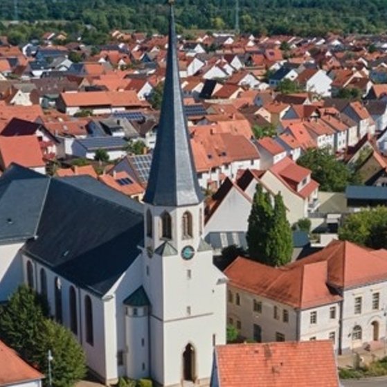 Ortsteil Rot mit Kirche von oben