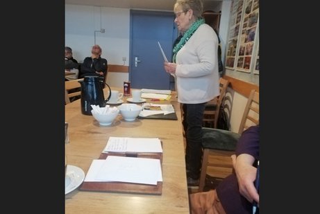 Das Bild zeigt Karin Koletzko bei ihrem Vortrag