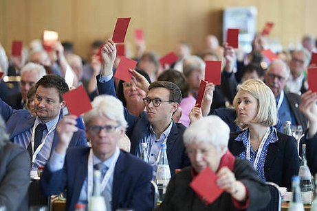 Stimmten beim Bundesverbandstag über das Zielbild 2030 ab: Die Delegierten aus den VdK-Landesverbänden. © VdK/Henning Schacht