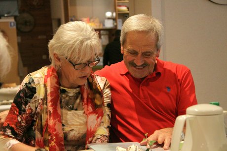 Elke und Benedikt Pfister beim Kaffeeklatsch.