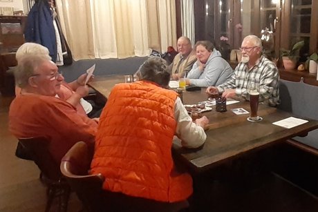 auf dem Bild sieht man VdK Mitglieder im Gespr&auml;ch