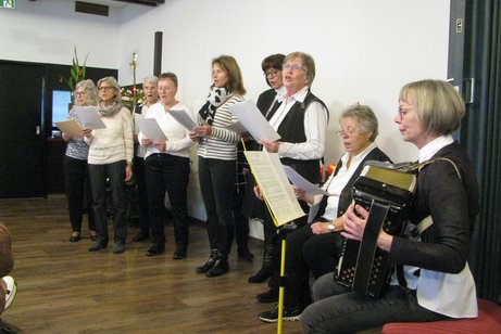 Auftritt vom Chörle sorgte für Adventsstimmung