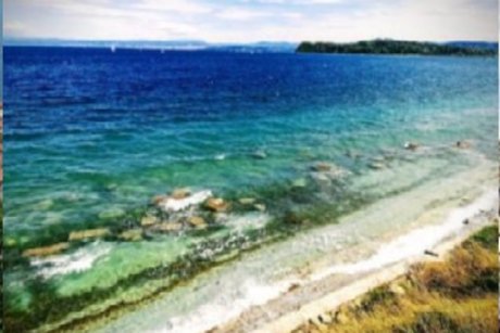 Küstenbild Blaues Meer an der Küste Sloweniens