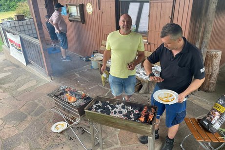Grillmeister bei der Arbeit