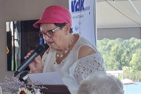 1. Vorsitzende Bad SLG Rosi beim Gedichtvortrag