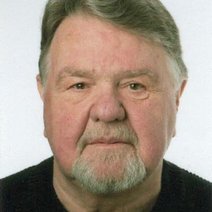 &Auml;lterer Mann mit grauen Kinnbart