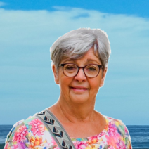 Renate Handt in der Sommersonne, am Meer