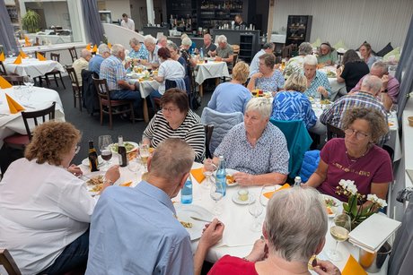 Beim Abendessen auf dem Bohrerhof Beim Abendessen auf dem Bohrerhof