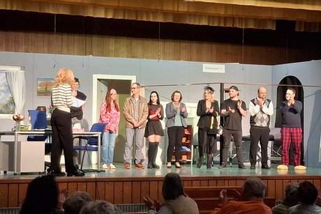 Das Bild zeigt die Darsteller vom Theater