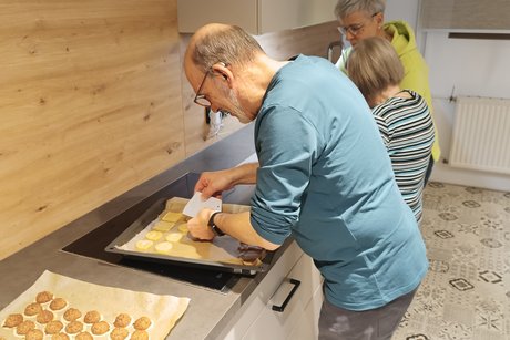 Hier legt der Chef Hand an Beim Backen