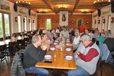 beim Mittagessen