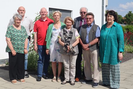Ehrungen beim VdK OV Burgrieden: (von links) Elisabeth Maucher, Günther Wegerer, August Kempf, Monika Kempf, Thea Kiechle, Kurt Kiechle, Helmut Stebner (Kreisverbandsvorsitzender) Kurt Kiechle und Susanne Jablonsky (Vorstandsvorsitzende)